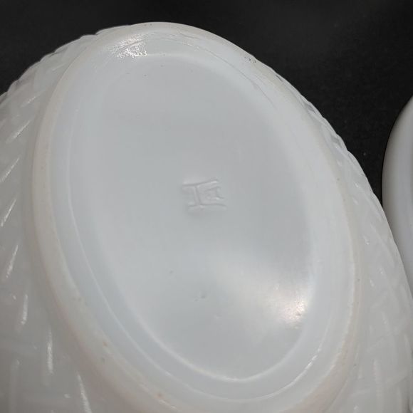 2 Hazel Atlas Milkglass Nesting Hens - Picture 9 of 10